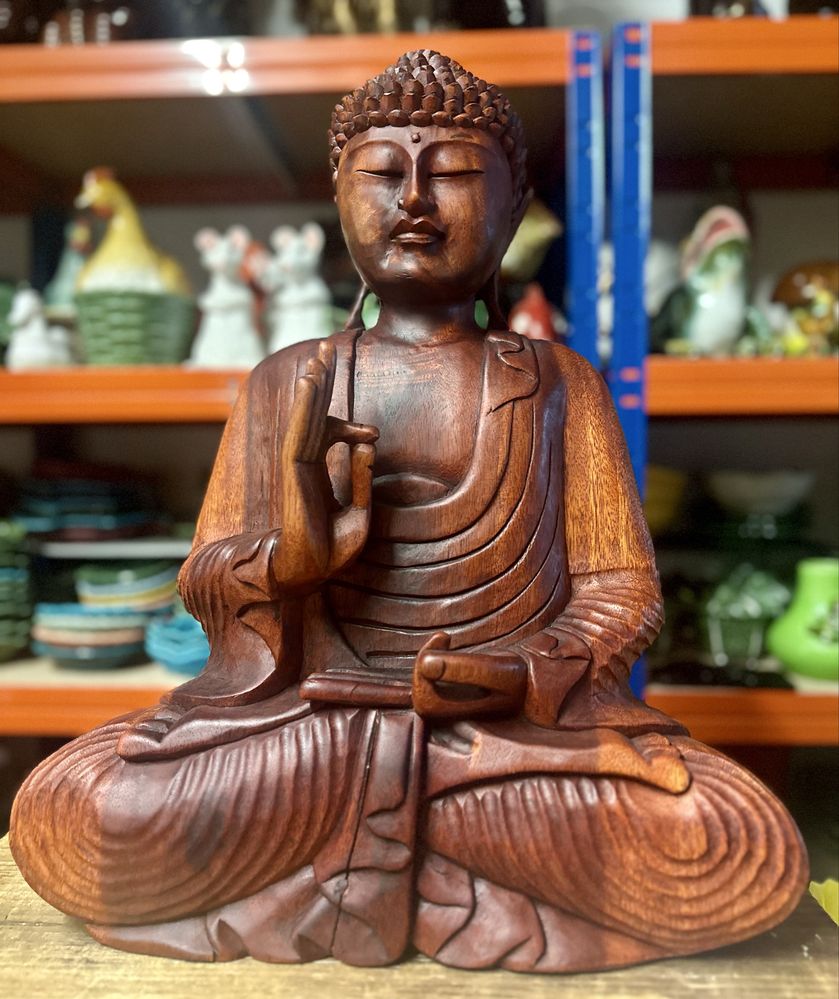 Buda em madeira