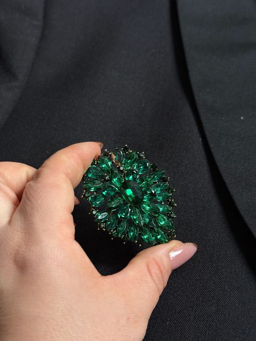 Брошка жіноча велика з камінням