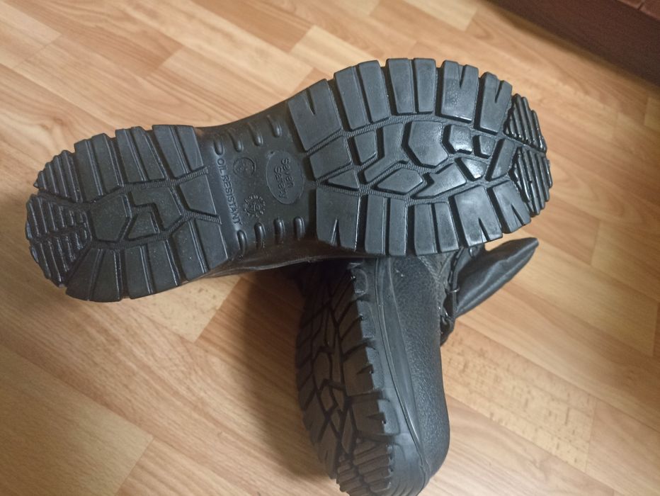 Черевики робочі 42 розмір,натуральна шкіра .нові