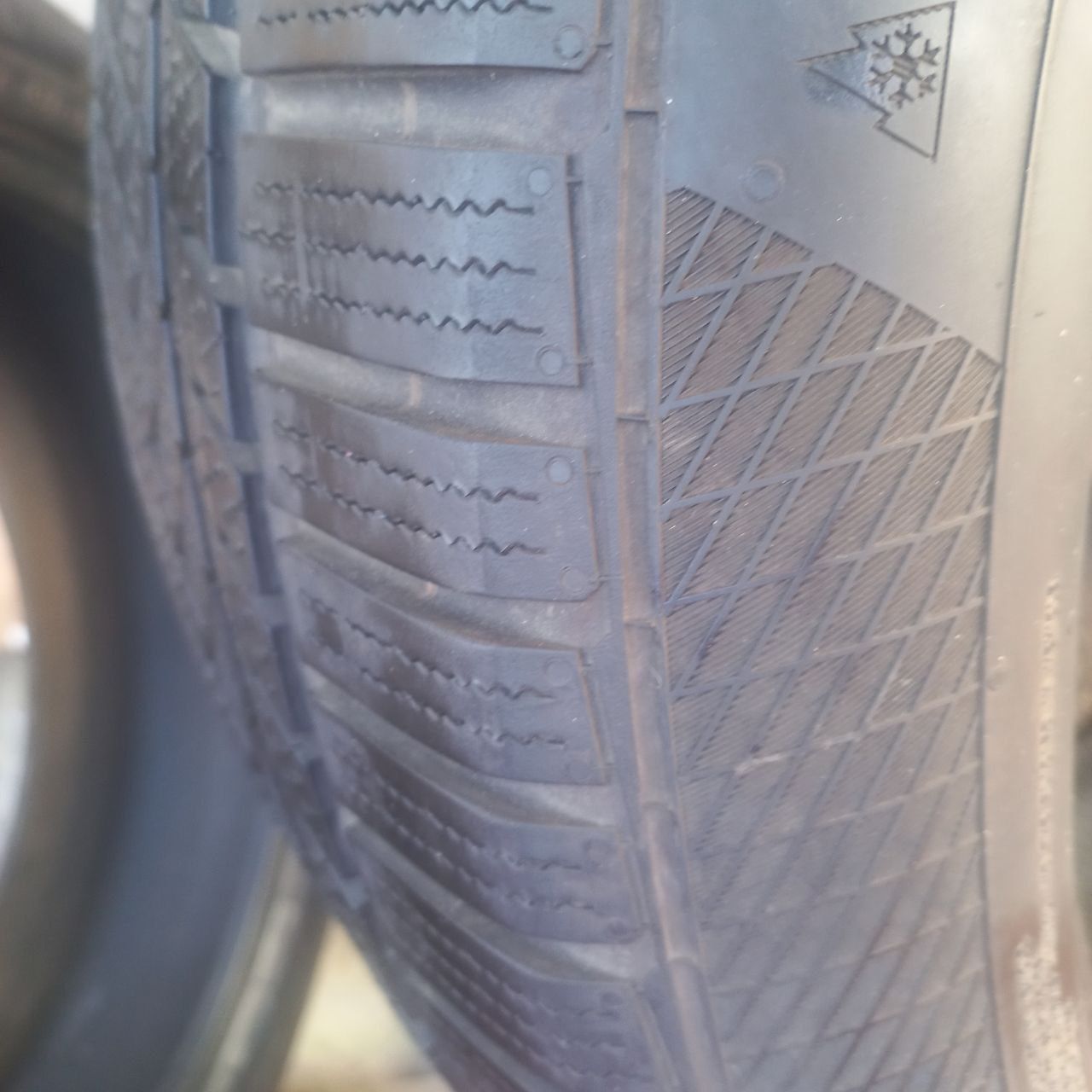 Continental 245/45 r19 2024 рік