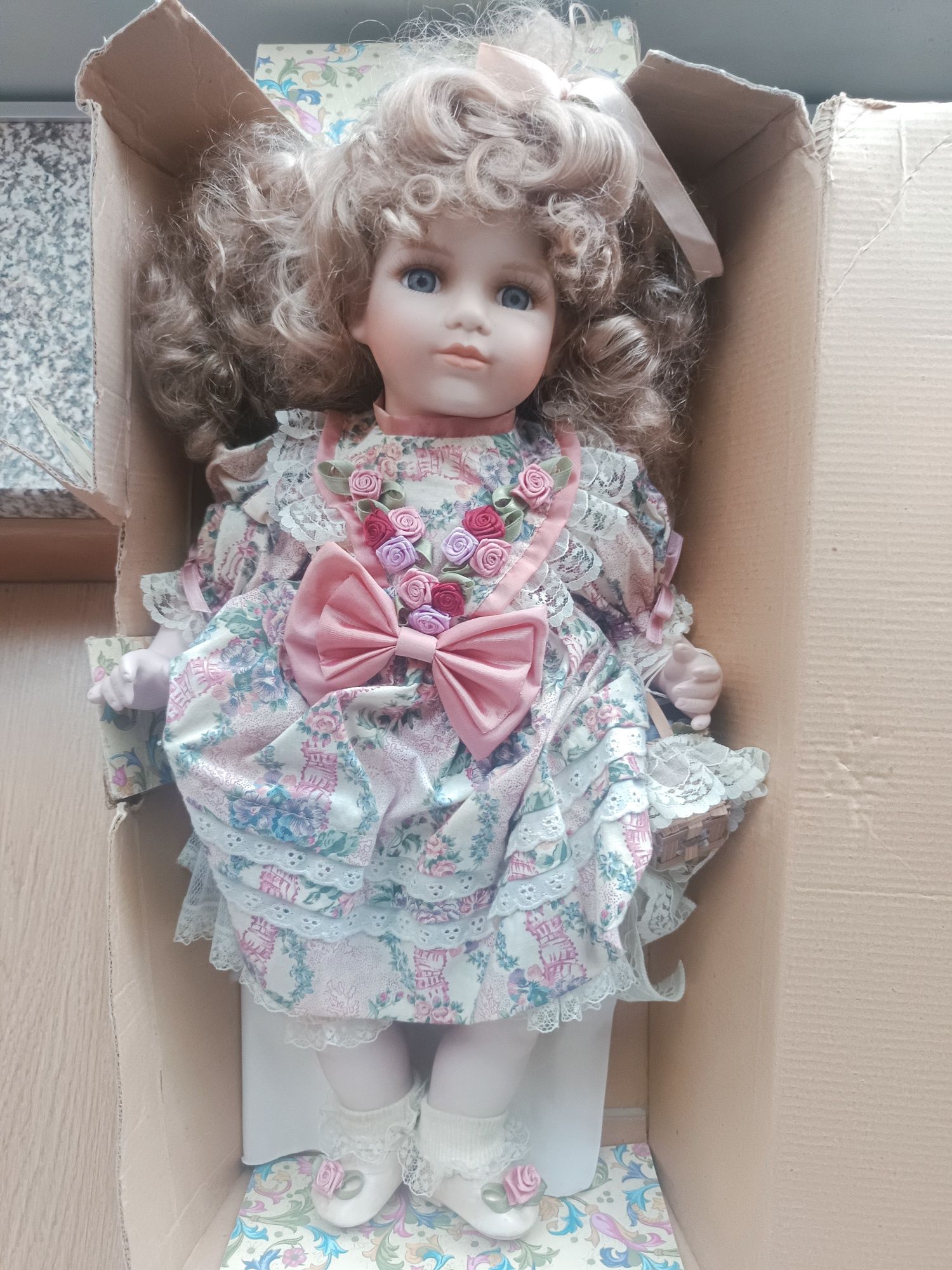 Duas bonecas de porcelana