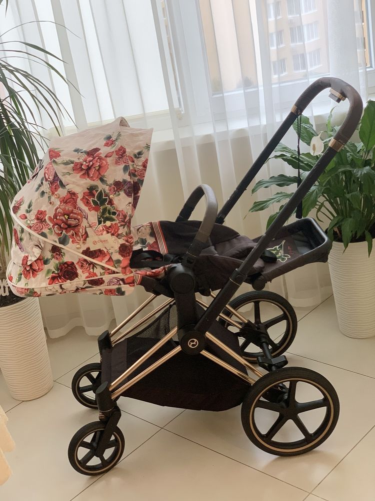 Прогулянкова коляска Cybex Priam Blossom Light на шасі Rosegold