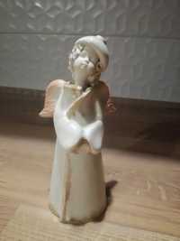 figurka Aniołka w czapeczce gliniana 16cm