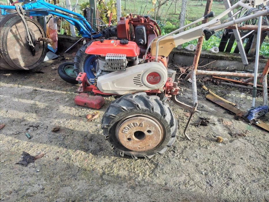 Vendo motoenxada com alfaias