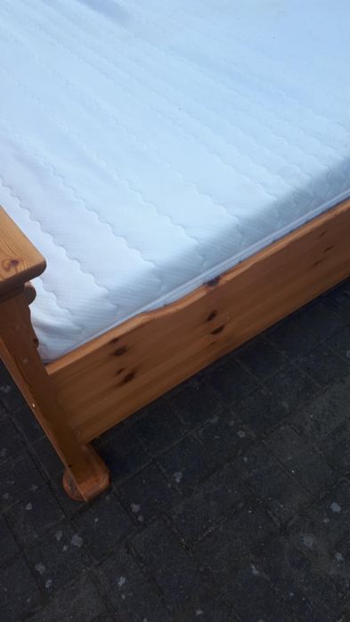 Solidne drewniane łóżko sypialniane 180cm na 200cm