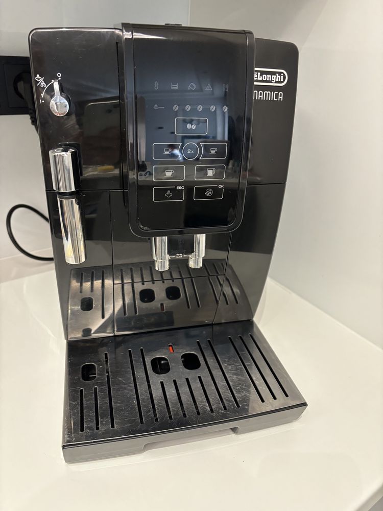 Ekspres do kawy DeLonghi Dinamica