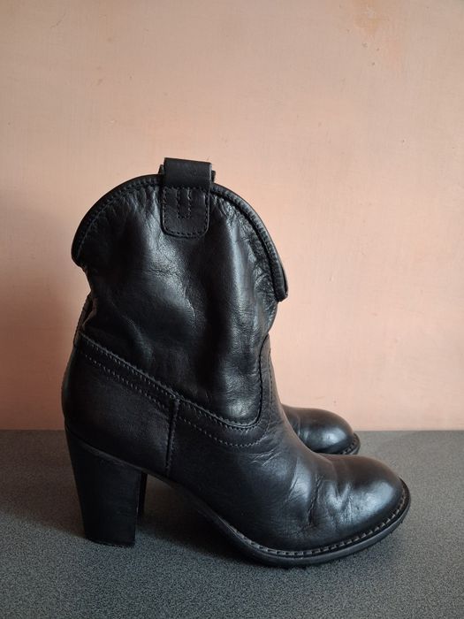 Sheen шкіряні ботильйони 39 р.