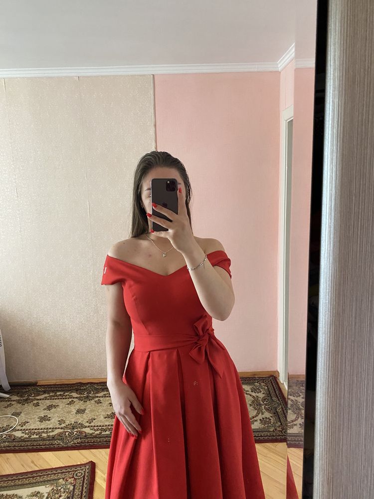 Плаття червоне шикарне