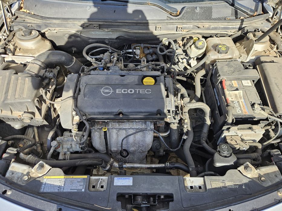 Opel Insignia 1.6 benzyna, 2010r. lekko uszkodzony