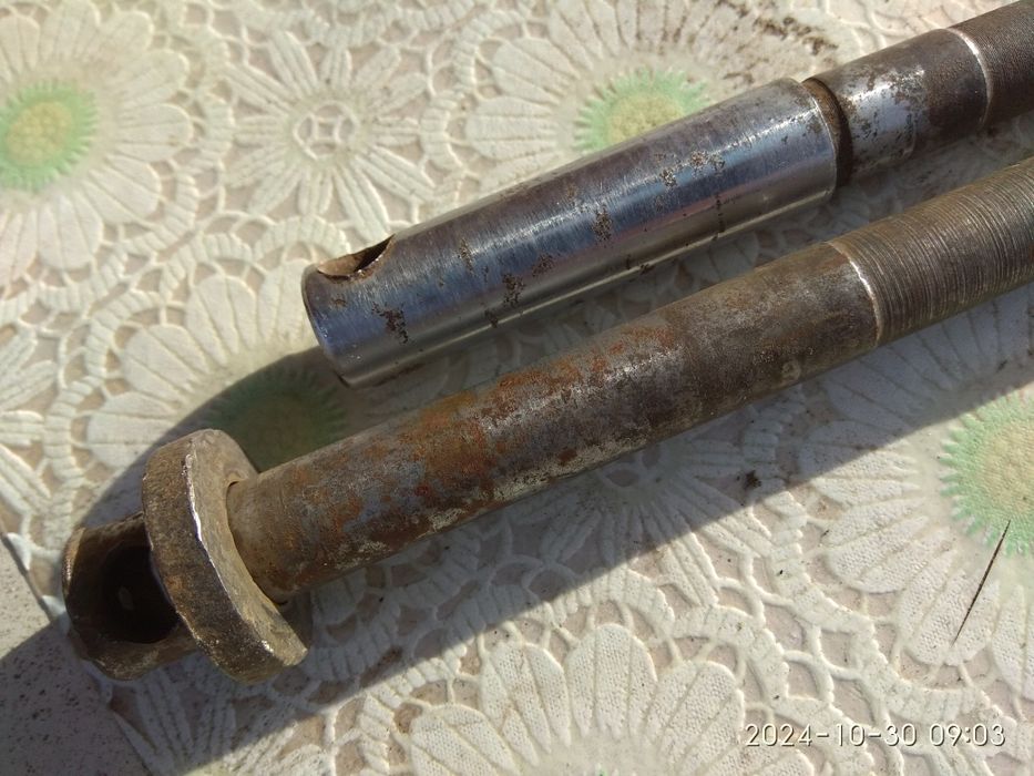 Ось колеса мото ИЖ. Передняя .