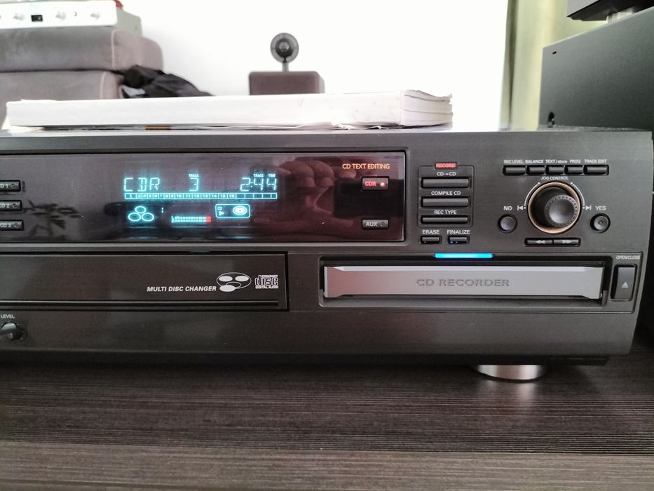 Odtwarzacz Nagrywarka CD Philips CDR 785