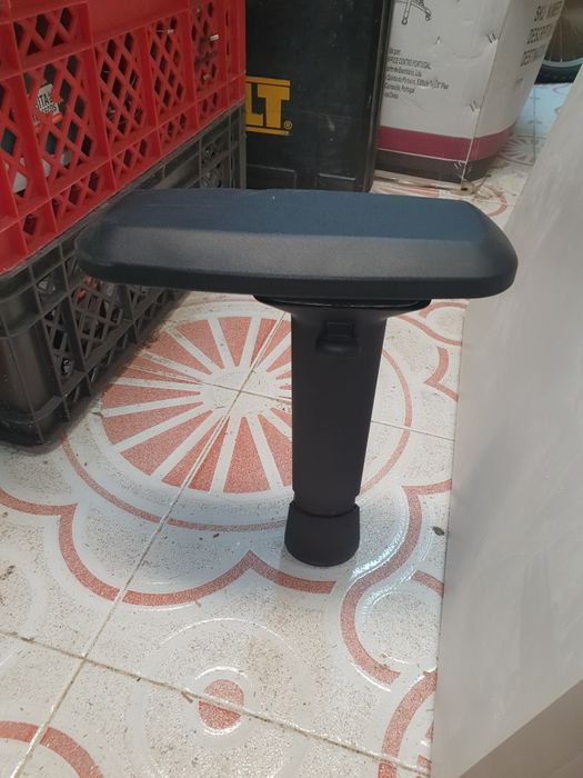 braços de apoio de 3 cadeiras