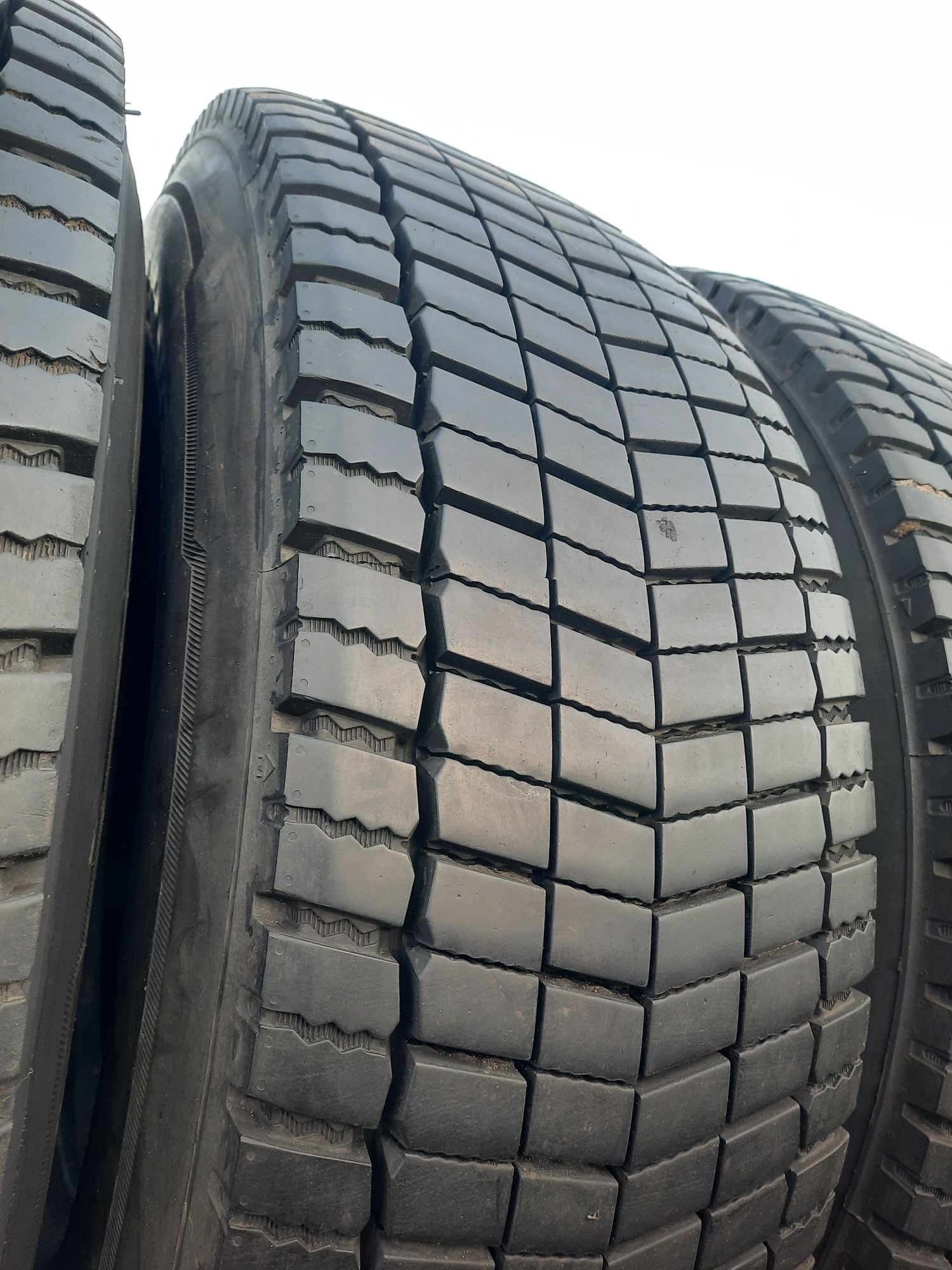 4 opony 305/70 R19.5 Continental Conti Hybrid HD3