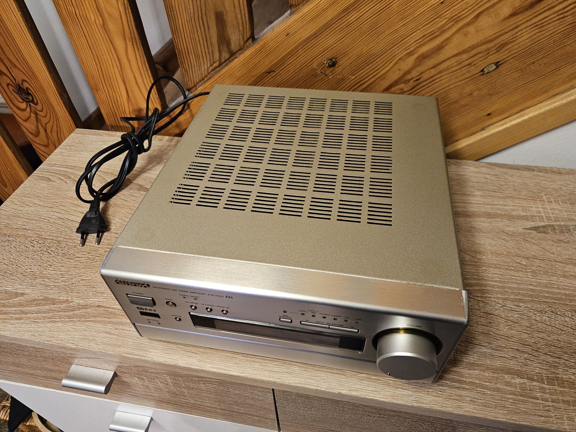 Amplituner Onkyo R-811RDS sprawny