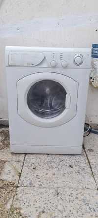 Máquina de lavar roupa ARISTON