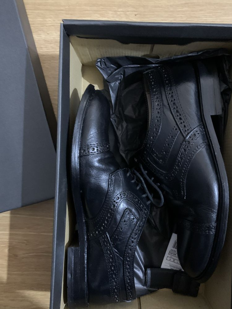 Sapatos Formais.