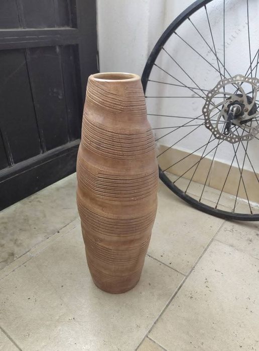 Jarra para flores em bom estado geral