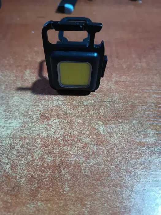 Mocna latarka LED brelok z magnesem,aluminiowa obudowa, ładowana USB-C