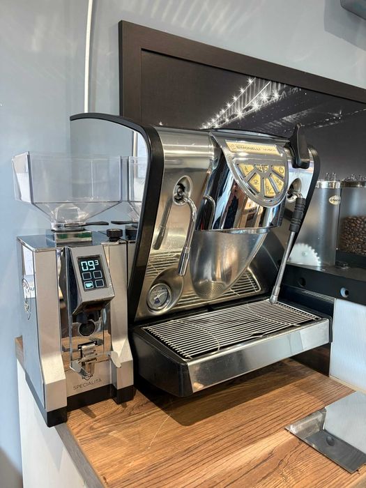 Ekspres Nuova Simonelli Musica + młynek Eureka Specialita – komplet