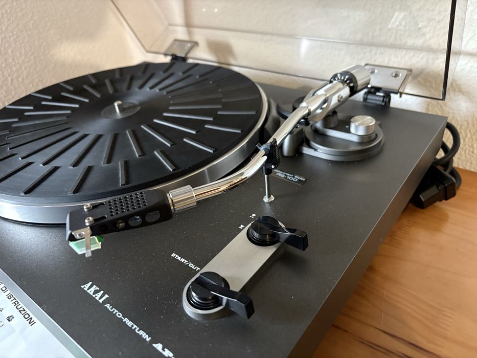 Gira discos Akai AP-100C