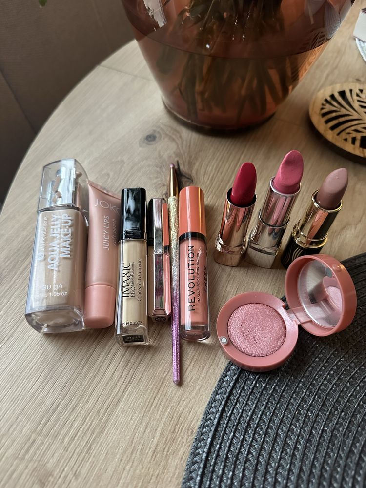 Zestaw kosmetyków Fenty Bell Yoko Bourjois