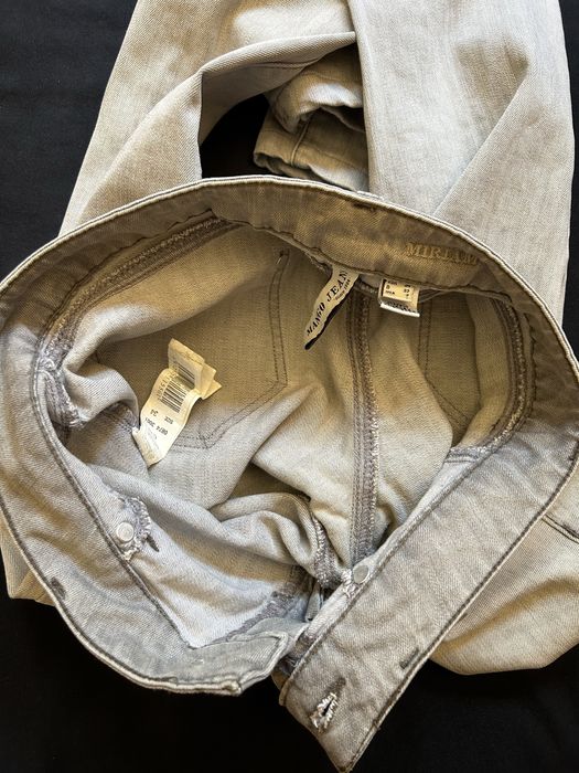 Calças de ganga slim da Mango.