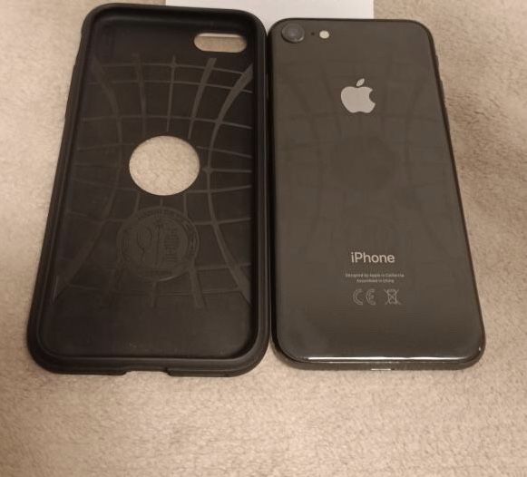 IPhone 8 + etui kondycja 80%