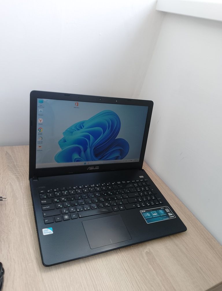 Asus X501, Intel Pentium, SSD