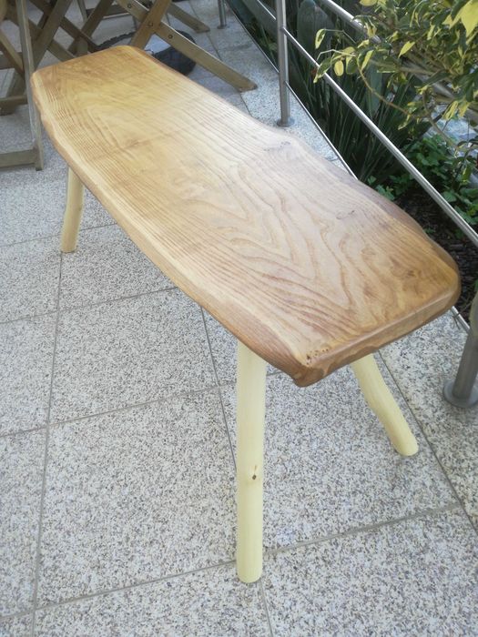 Banqueta, ou mesa para cafezinho...