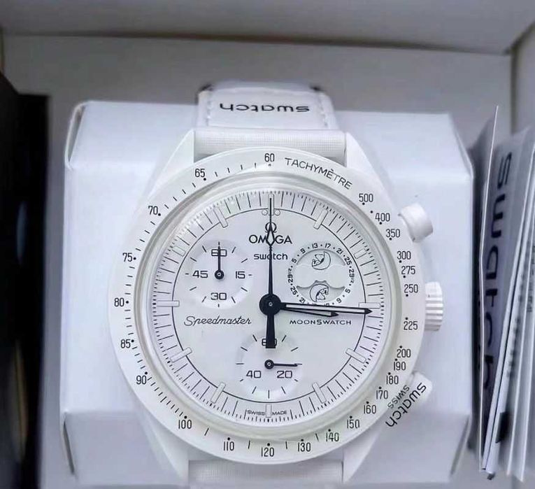 Swatch x Omega Bioceramic MoonswatchMission To MoonphaseSnoopySO33W700