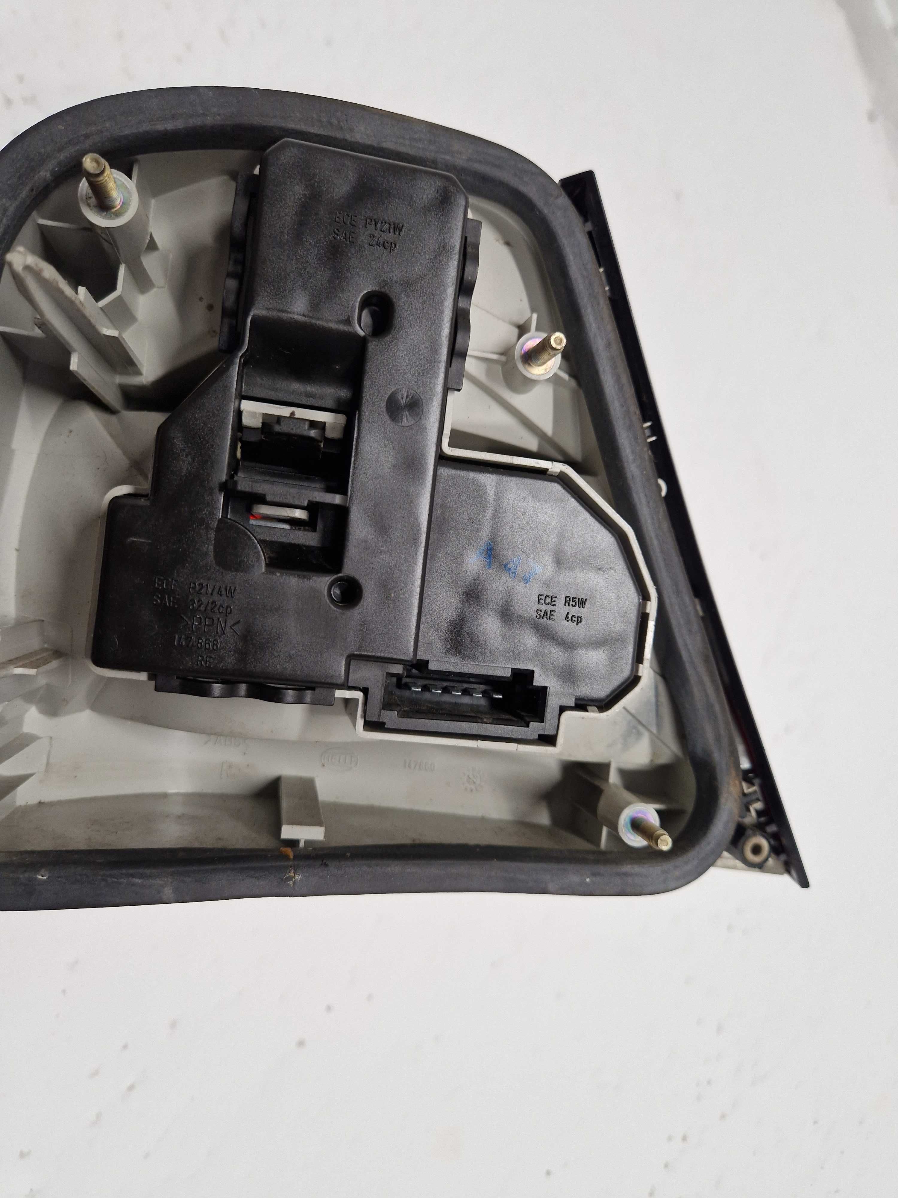 Kompletna Tylna Tył Prawa Lampa Mercedes CLK W208 Europa Oryginał