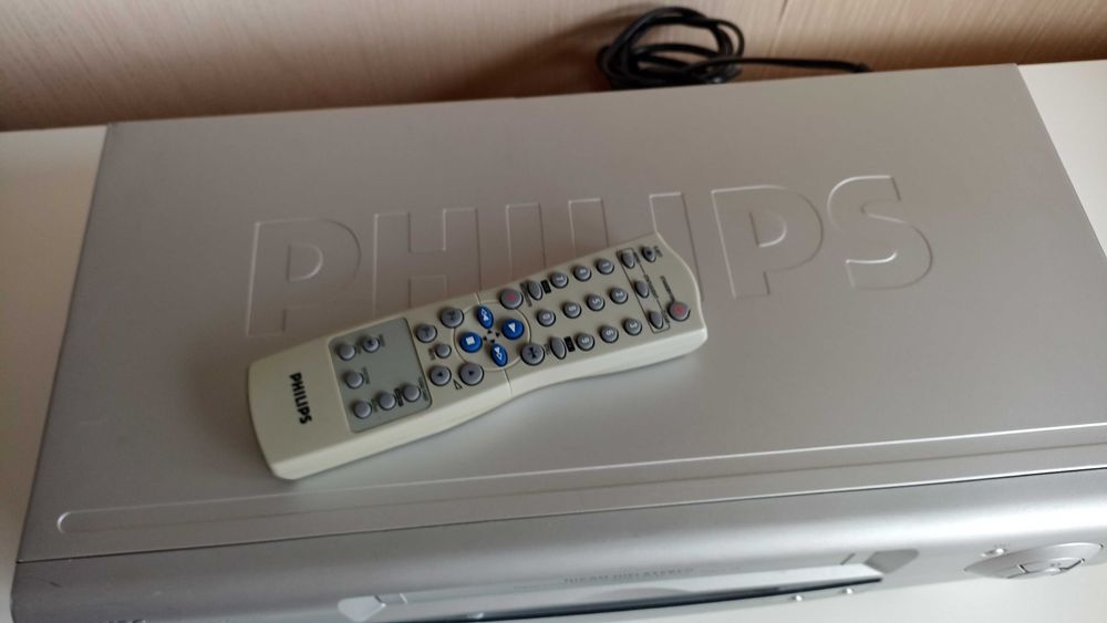 HI-FI Stereo відеомагнітофон Philips VR730