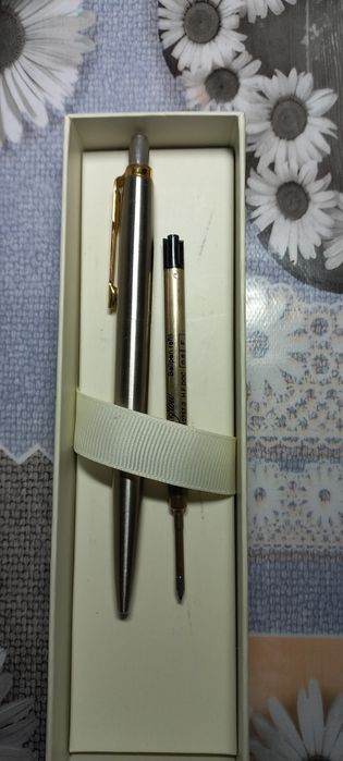 Ручка Parker і стержень до нього запасний