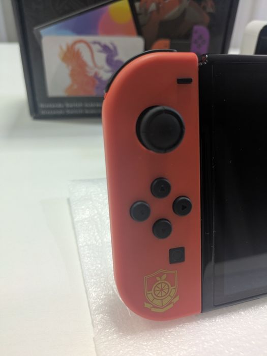Nintendo Switch OLED Pokemon Edition + Jogos