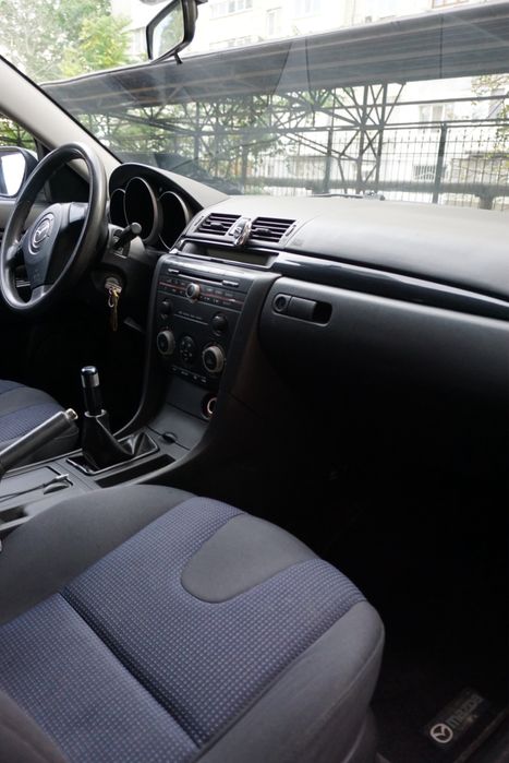 Авто Mazda 3/хетчбек