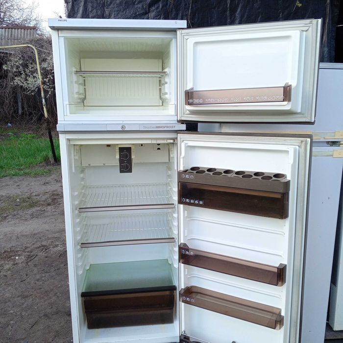 продам 2 х камерный холодильник ФИЛИПС