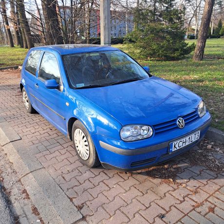 Niebieski Volkswagen golf 1.4 okazja