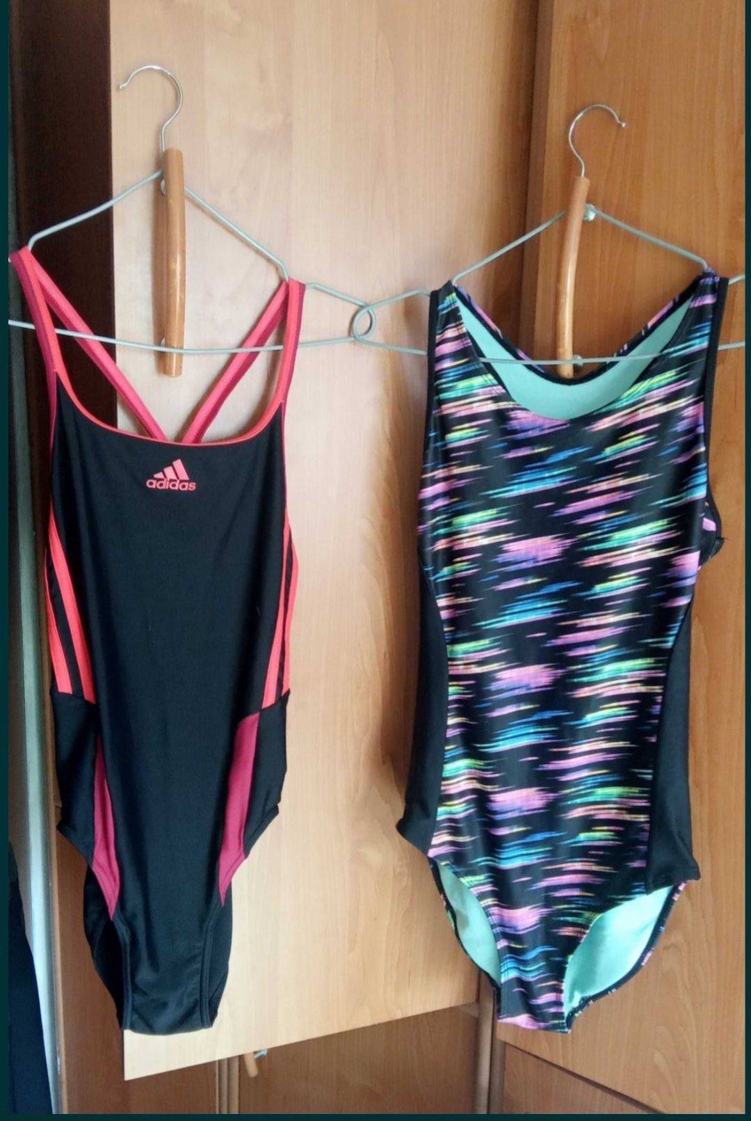 Adidas 2stroje kąpielowe od 10-20 lat wzr,150-160