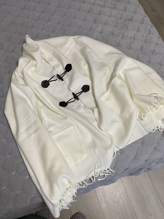 Пончо або плед-накидка для дому.