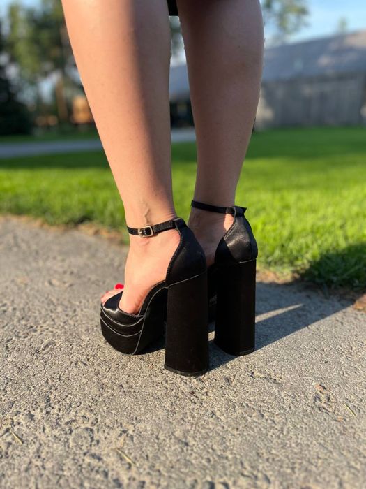 Чорні босоніжки братс