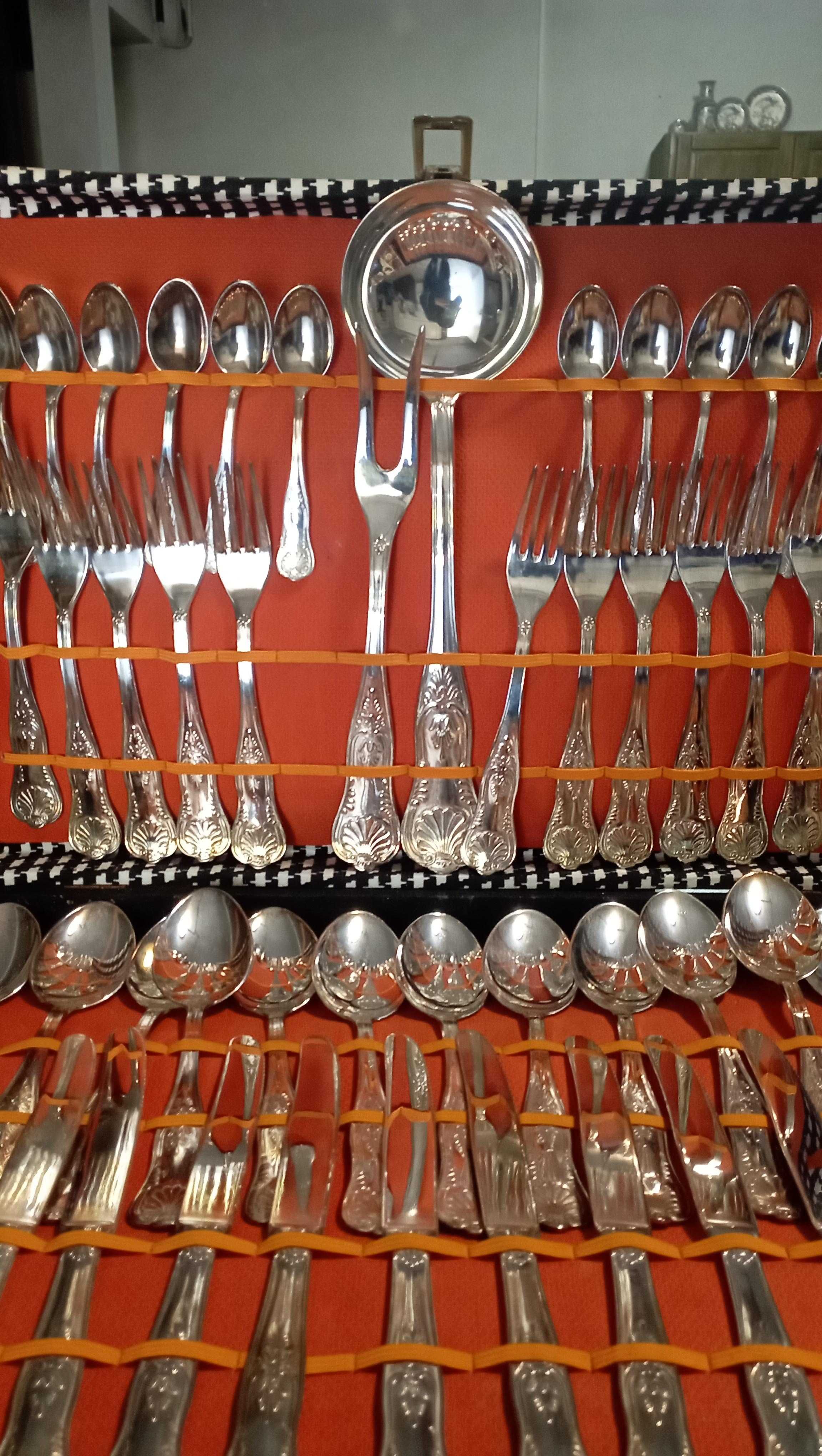 Conjunto de talheres banhado a prata