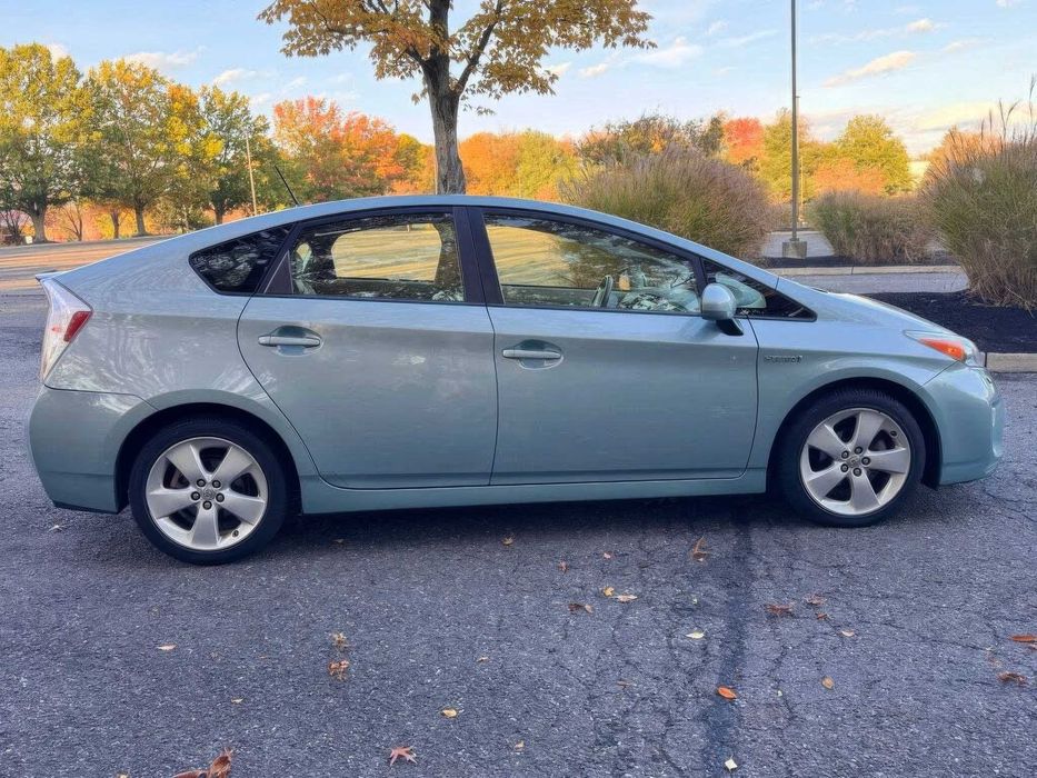 Toyota Prius Five      2013