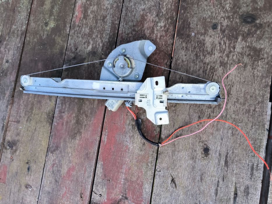 Стеклопідйомник правий Дастер, Сандеро,Логан