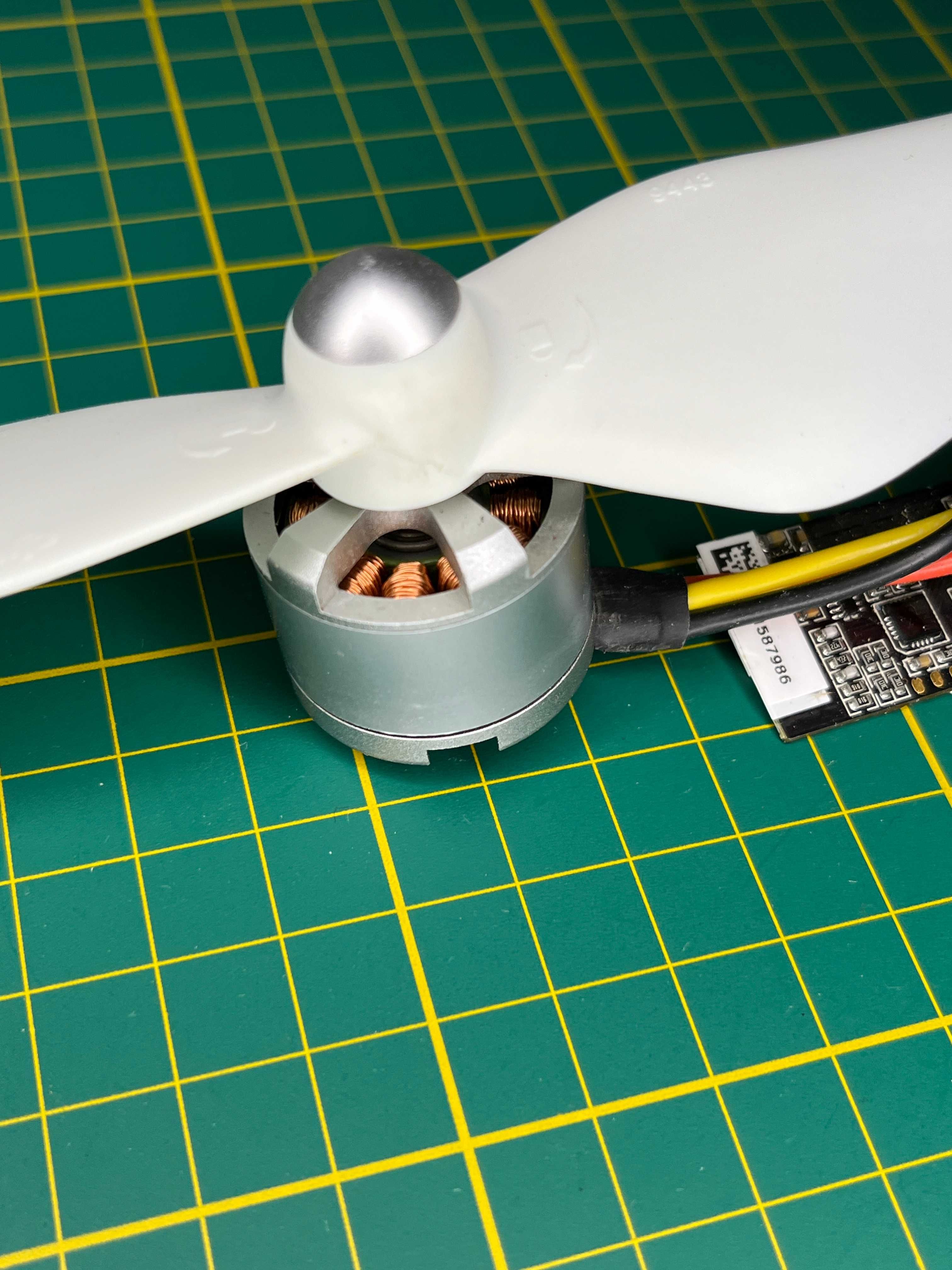 Silnik ze śmigłem i modułem ESC do DJI Phantom 2 – lewy tył