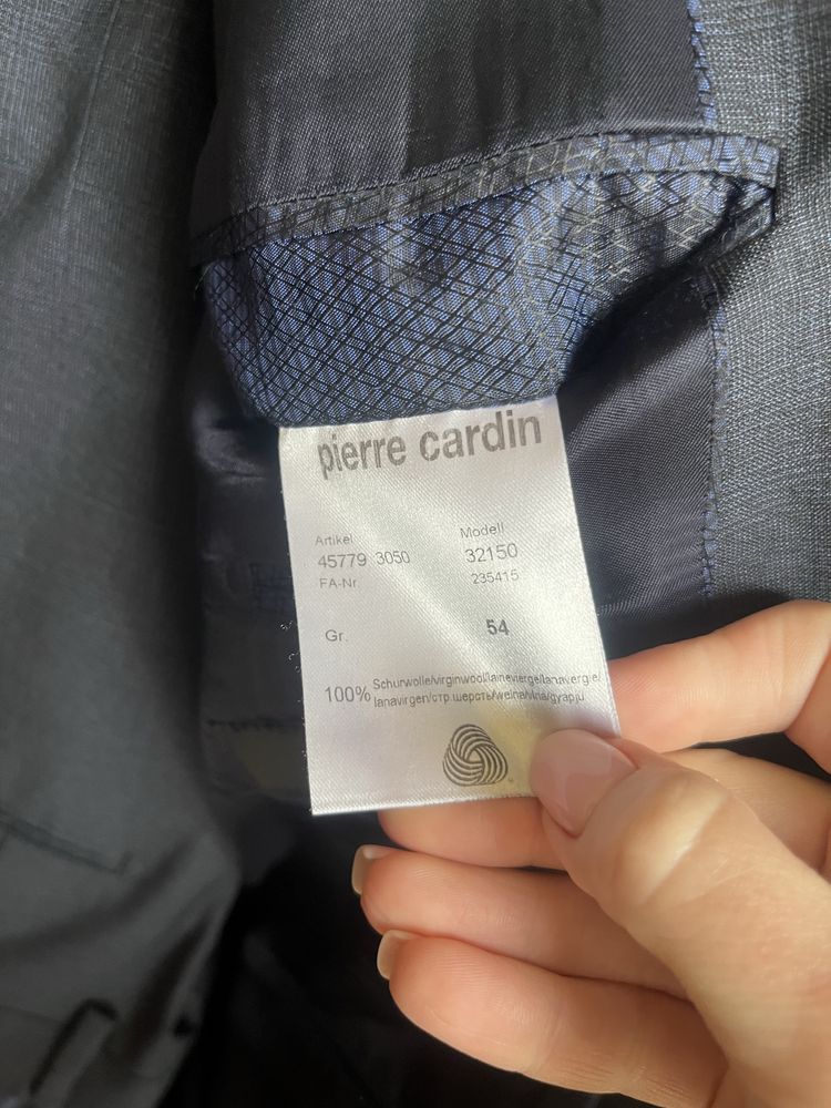 Ciemny garnitur Pierre Cardin