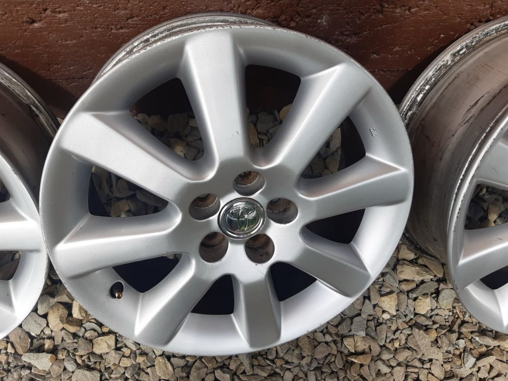 alufelgi 16nastki do toyoty Avensis