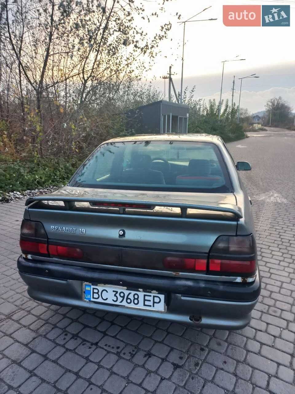 Renault 19 1992року