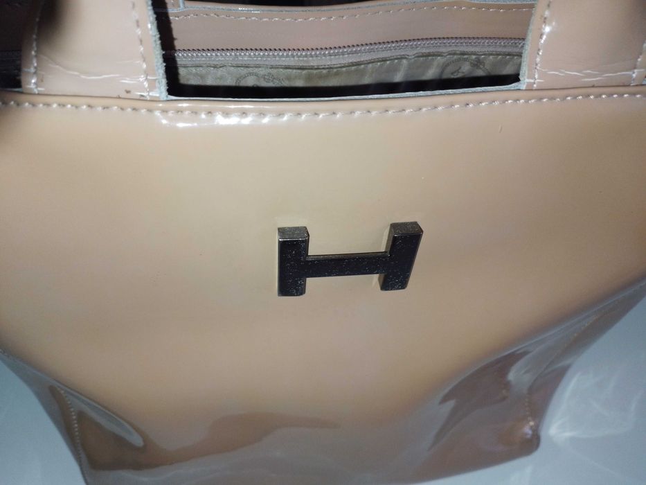 Сумка тоут кожа лак беж