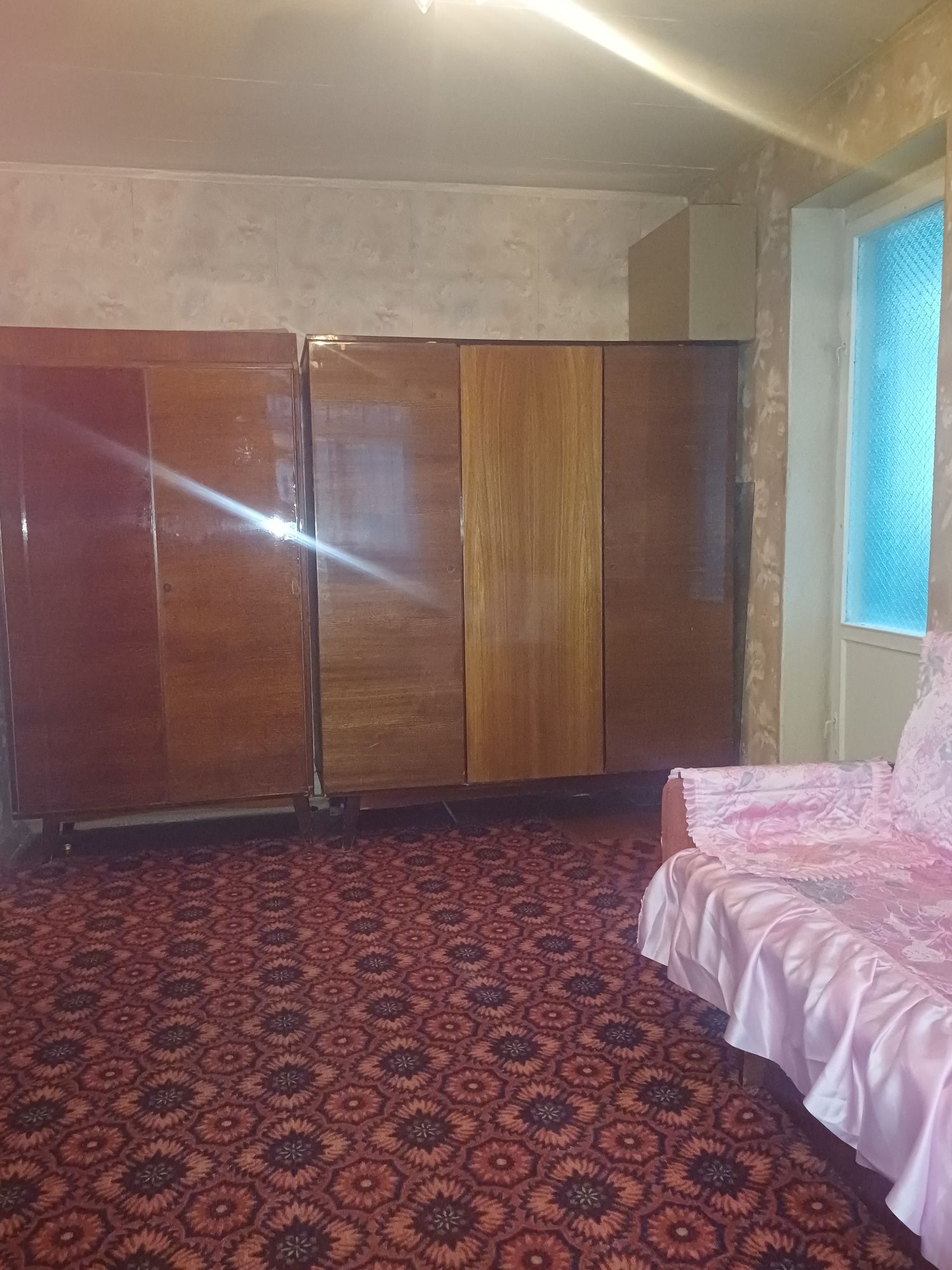 Продам 2х комн квартира чешка 50м у. Героев Мариуполя возле Нов почта!