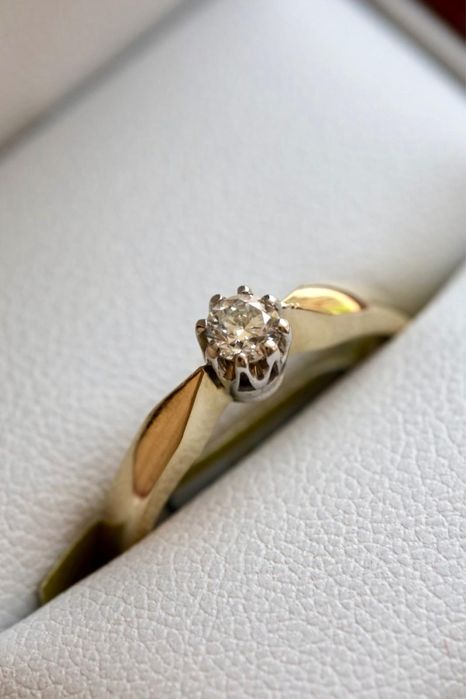Pierścionek z diamentem 0,13 ct złoto 585